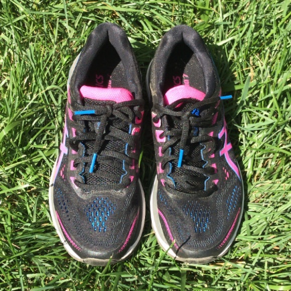 Like-New ASICS Sneakers - Picture 2 of 5